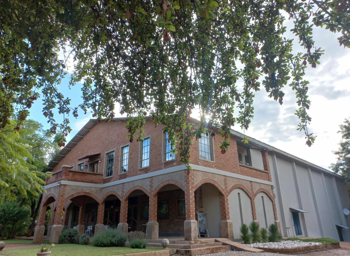 Tsumeb Theater Guesthouse Экстерьер фото