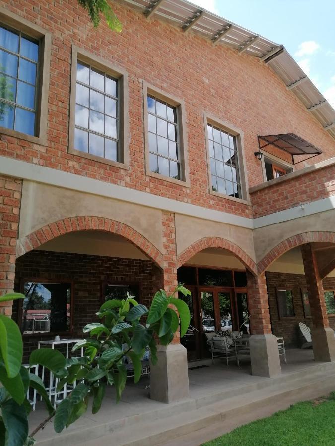 Tsumeb Theater Guesthouse Экстерьер фото